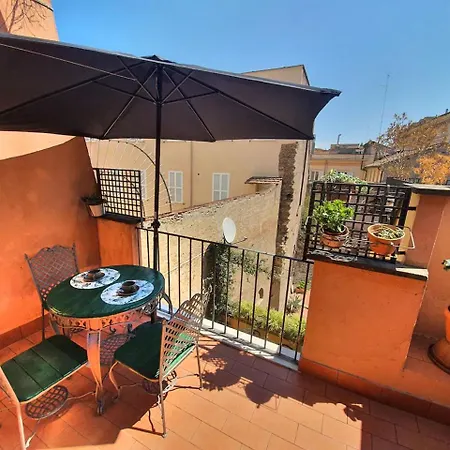 Pantheon Penthouse Apartment *